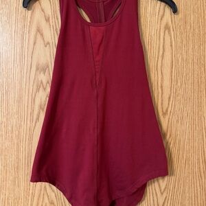 Women's burgundy active wear top great to pair with leggings